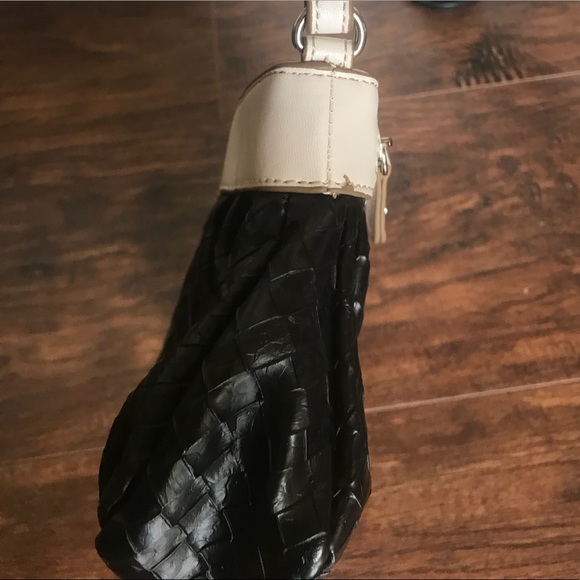 Vera Wang simply Vera weaved wristlet clutch purse - Picture 7 of 8